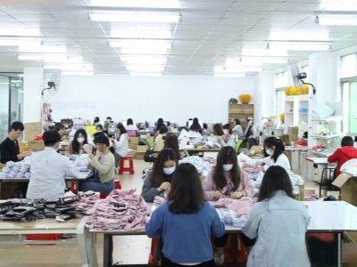 Cosmetic Bag Production Team